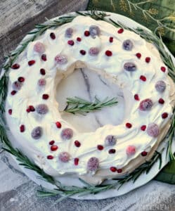 Cranberry-Pavlova