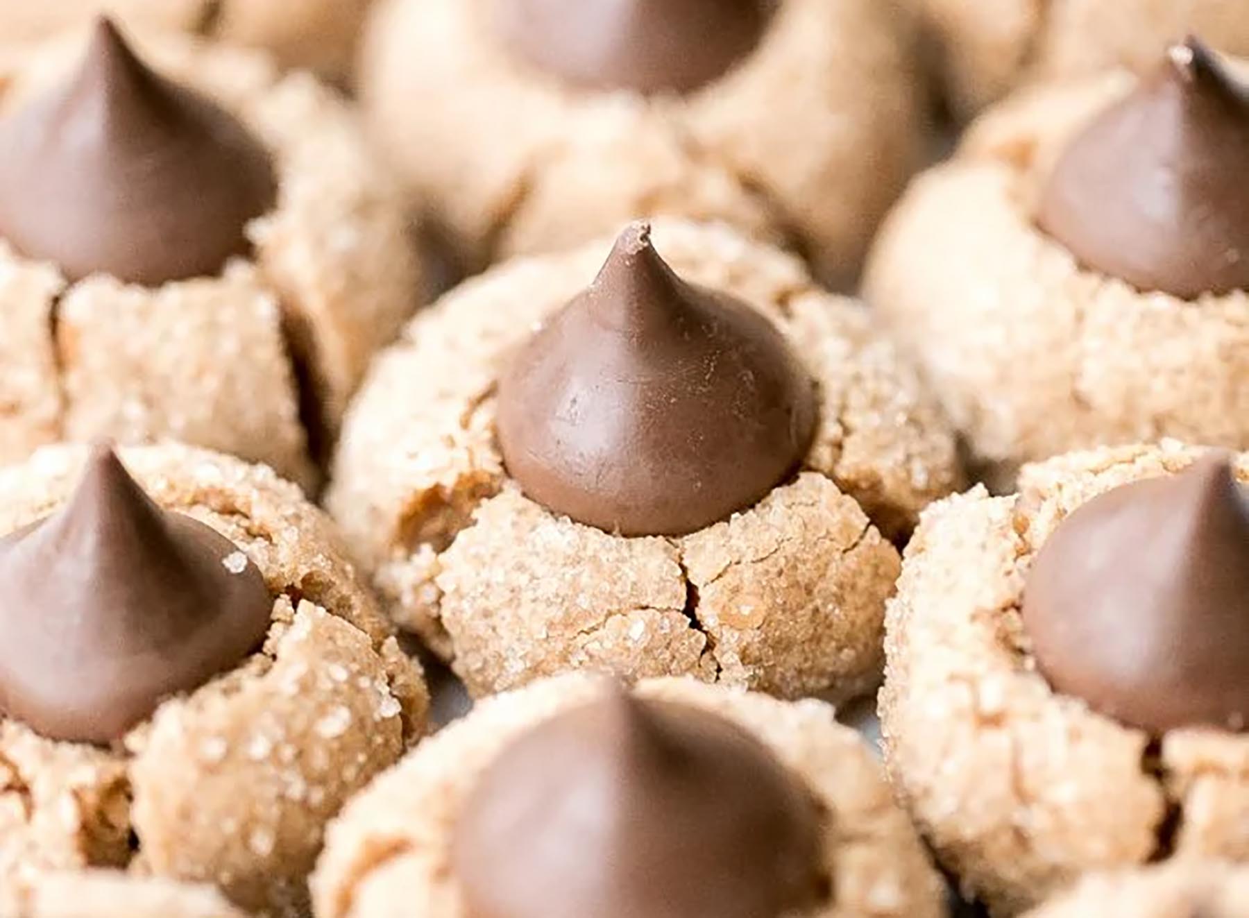 Peanut Butter Blossom Cookies - Miz En Place