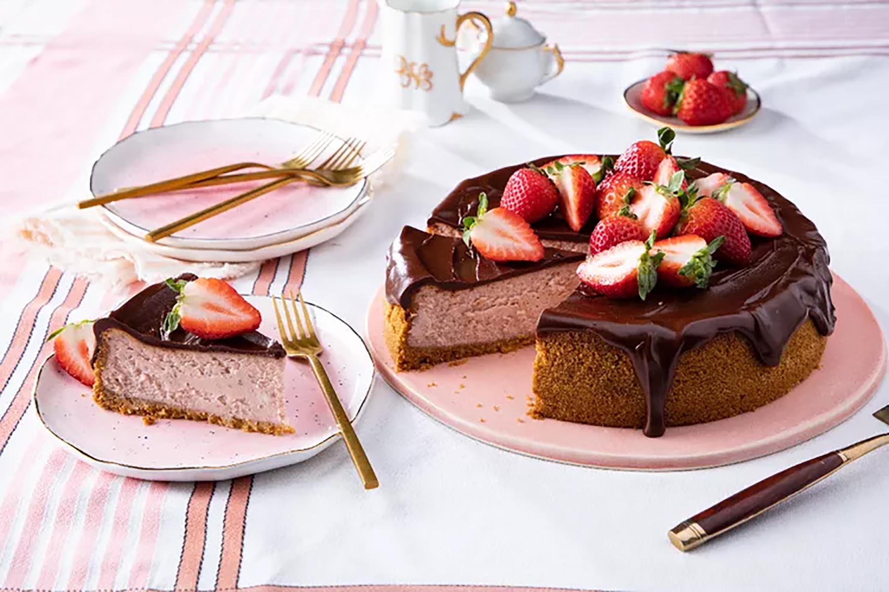 Chocolate-Covered Strawberry Cheesecake - Miz En Place