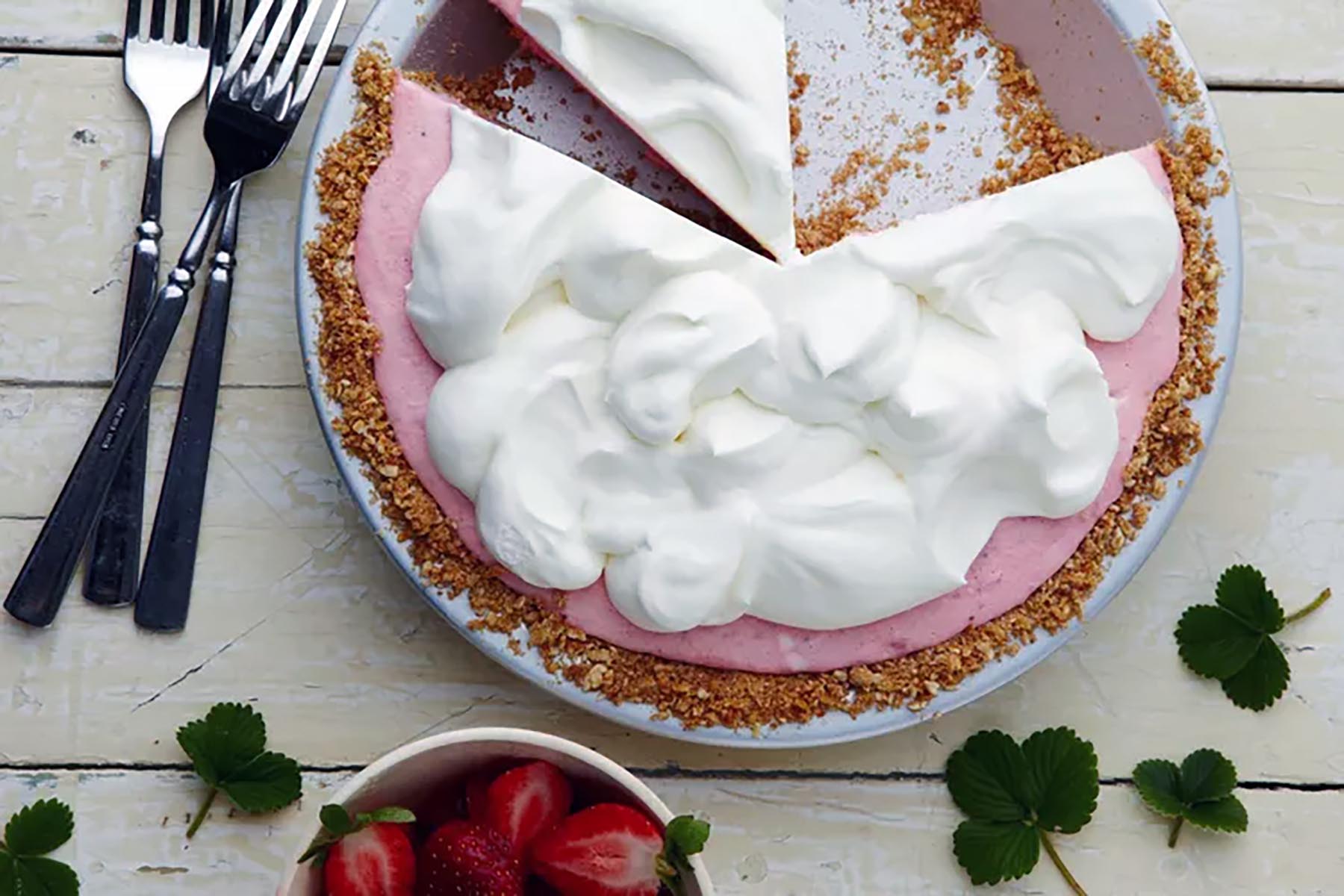 Strawberry-Pretzel Icebox Pie - Miz En Place
