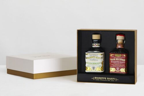 An elegant box containing the Balsamic Vinegar of Modena 3 Gold Medals and the new Giusti Extra Virgin Olive Oil. Each bottle contains 250ml.