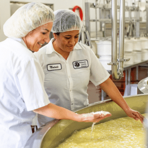 MariekeGouda-Cheesemakers-1
