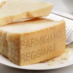 -3CRP5H-Parmigiano-Reggiano-cheese-factory-tour