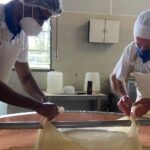 -4C75K9-Parmigiano-Reggiano-cheese-factory-tour