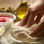 -HRZRM2-Pizza-Lesson-The-best-of-Naples