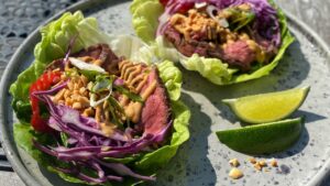 Steak Lettuce Wraps with Peanut Sauce