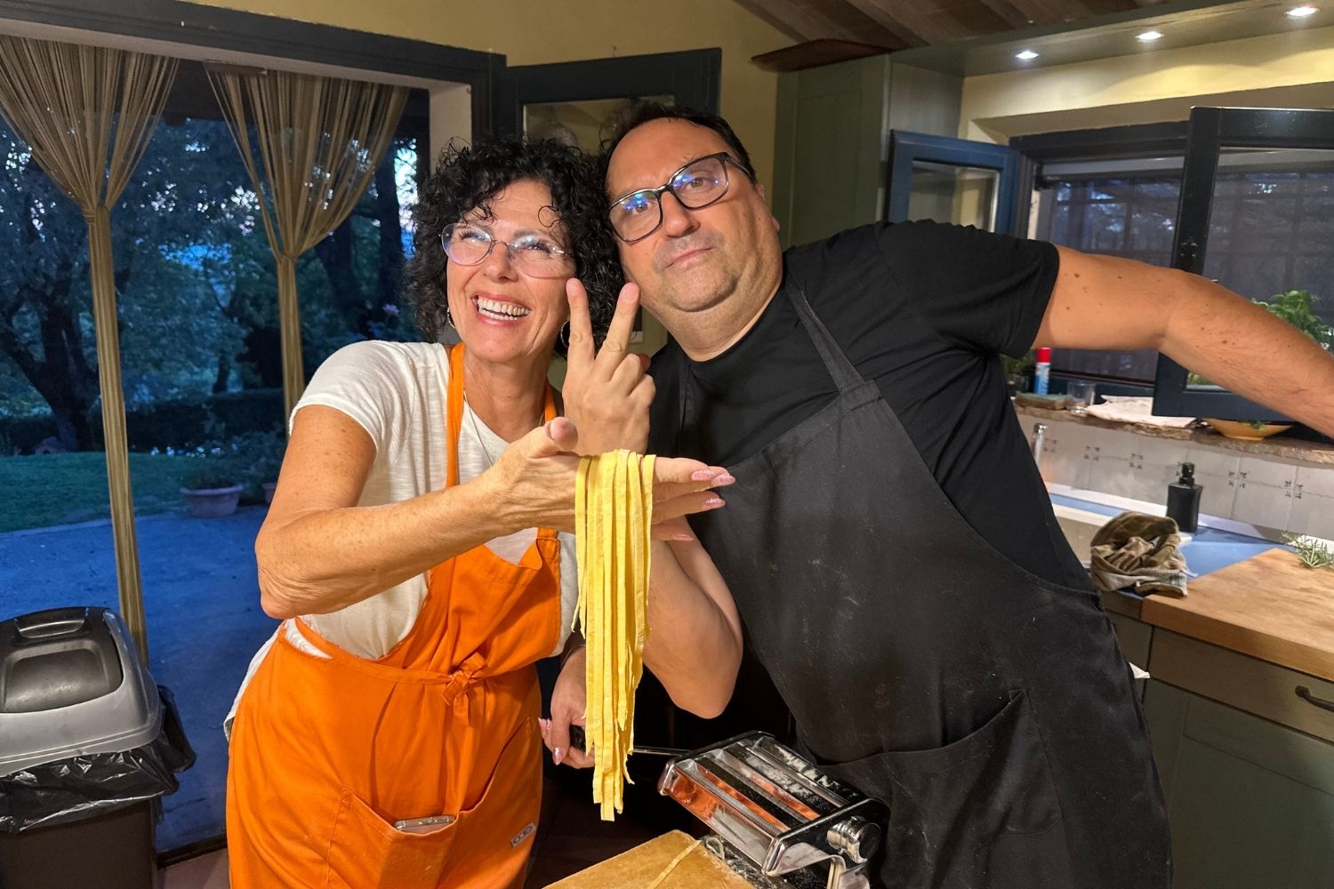 friends-pasta-fun-kitchent-italy-guide